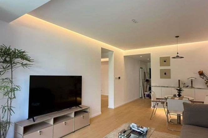 Modern Bright 3BR Apartment near Jiaotong University Metro (L10/L11)