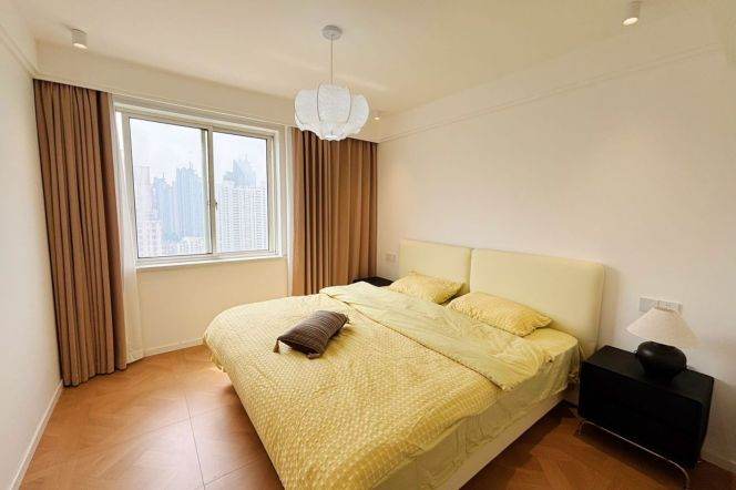 Bright Modern 3BR Apartment near South Pudong Road Metro (L2/L9/L14)
