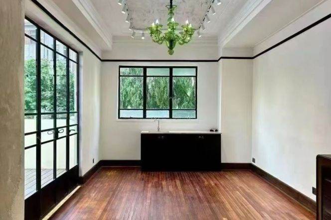 Spacious 1BR Apartment near West Bund with Terrace (L1/L10/L12)