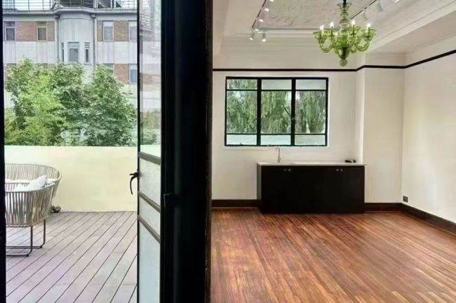Spacious 1BR Apartment near West Bund with Terrace (L1/L10/L12)