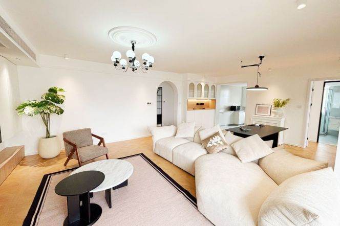 Bright Modern 3BR Apartment near South Pudong Road Metro (L2/L9/L14)