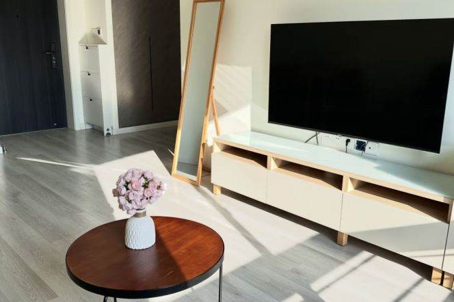 High-Floor 1BR Apartment at Yunhe Garden