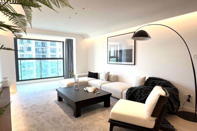 High-Floor 4BR Apartment in Xujiahui