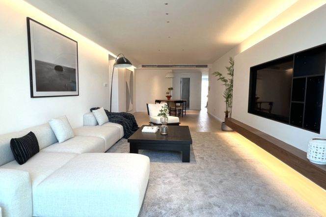 High-Floor 4BR Apartment in Xujiahui
