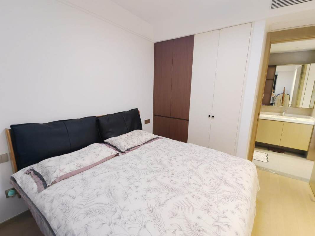 Housing image — Room