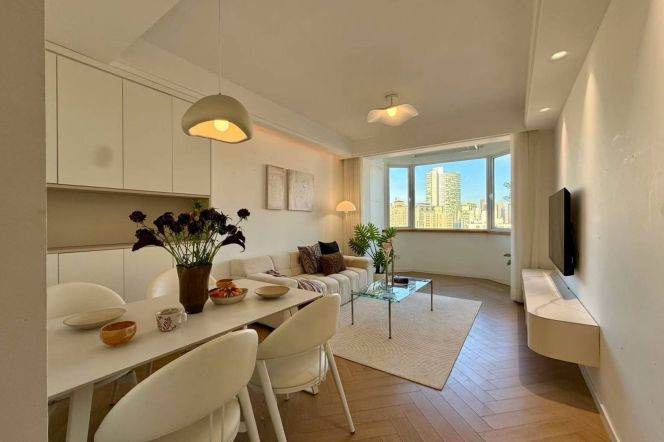 High-Floor Spacious Bright 1BR Apartment near Changshou Rd Metro with Outstanding View (L7/L13)