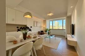 High-Floor Spacious Bright 1BR Apartment near Changshou Rd Metro with Outstanding View (L7/L13)