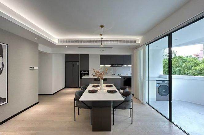Spacious 2BR Apartment in Gubei (L10/L15)