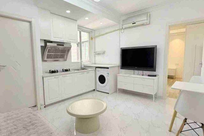 High-Floor 1BR Apartment near Zhongshan Park