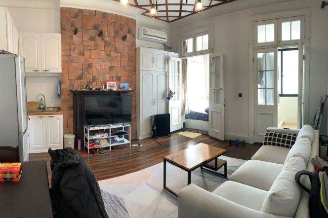 High-Ceiling Historic 1BR Lane House near IAPM (L1/L7)