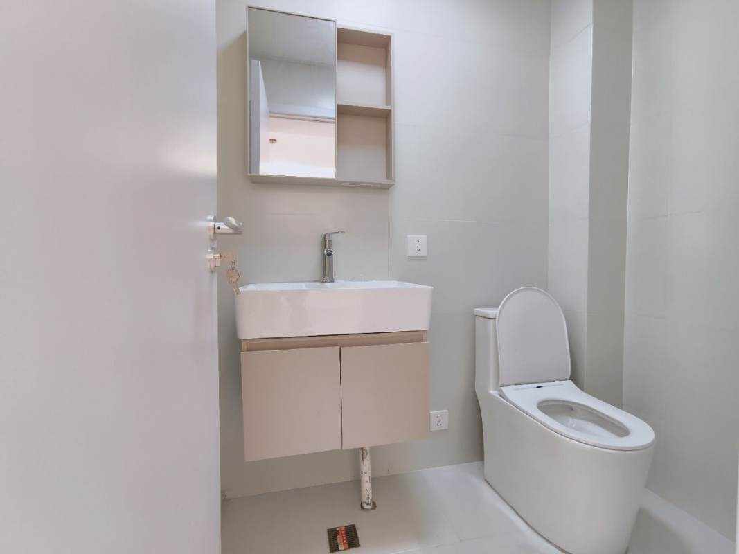 Housing image — Bathroom