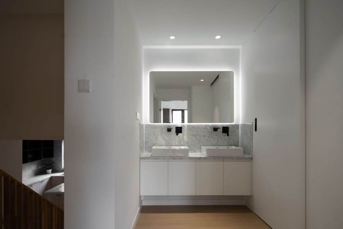 Housing image — Bathroom