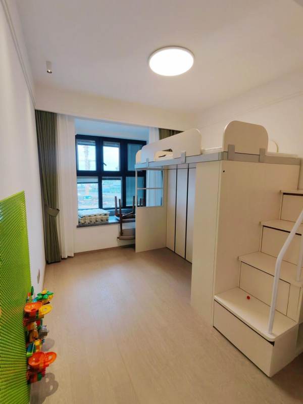 Housing image — Room