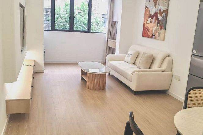 1BR Apartment near Jiangsu Rd Metro (L2/L11)