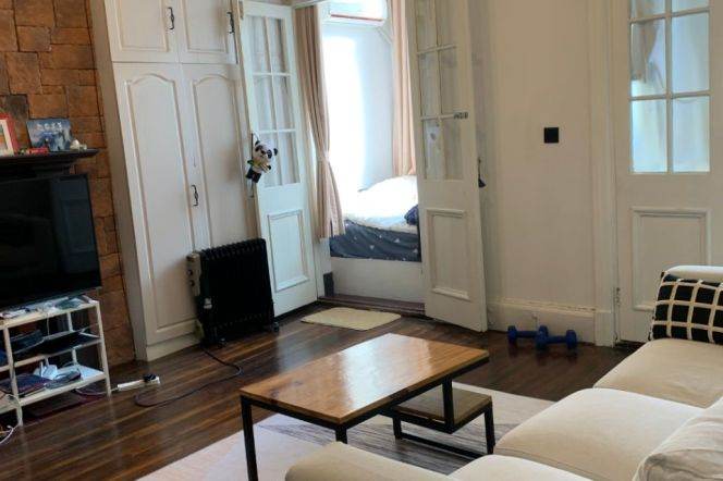High-Ceiling Historic 1BR Lane House near IAPM (L1/L7)