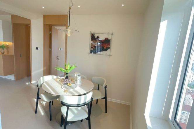 High-Floor 2BR Apartment near Hongqiao Rd Metro