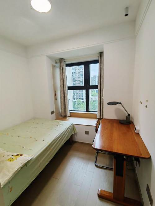 Housing image — Room