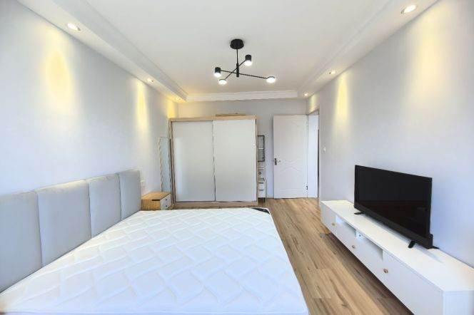 Spacious 1BR Apartment in Xujiahui