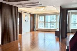 High-Floor 3BR Apartment at One Park Avenue