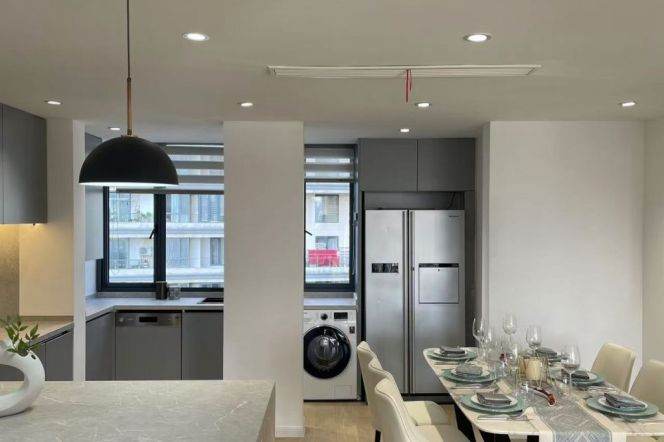 Spacious Bright Modern 3BR Apartment at Top Of City (L13)