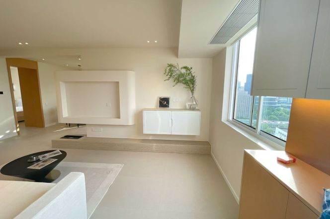 High-Floor 2BR Apartment near Hongqiao Rd Metro
