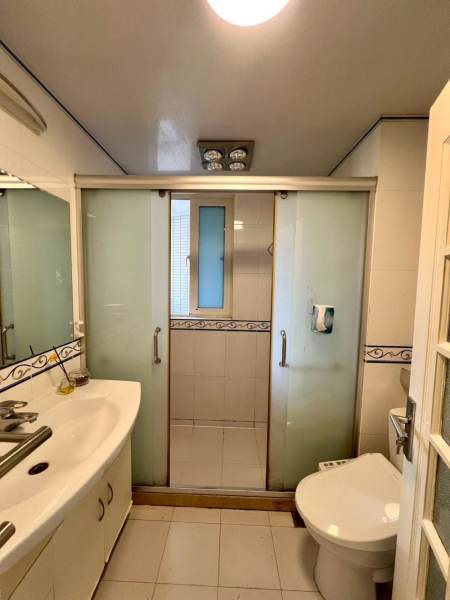 Housing image — Bathroom
