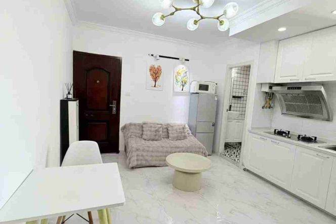 High-Floor 1BR Apartment near Zhongshan Park
