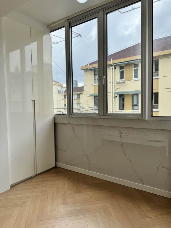 Housing image — Balcony