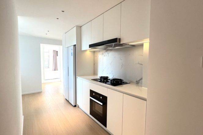 High-Floor 4BR Apartment in Xujiahui