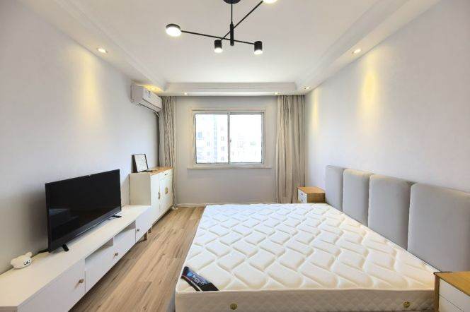 Spacious 1BR Apartment in Xujiahui