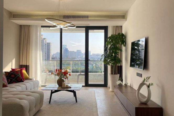 Spacious Bright Modern 3BR Apartment at Top Of City (L13)