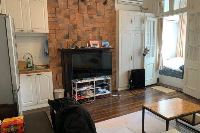 High-Ceiling Historic 1BR Lane House near IAPM (L1/L7)