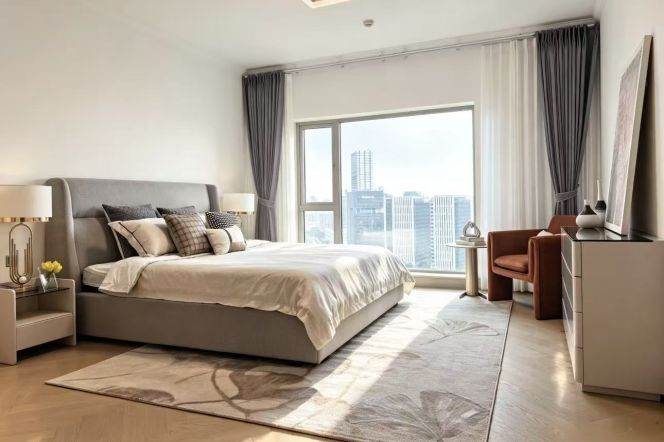 High-Floor Spacious 4BR Apartment near Shangcheng Rd Metro