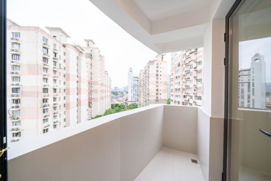 Housing image — Balcony