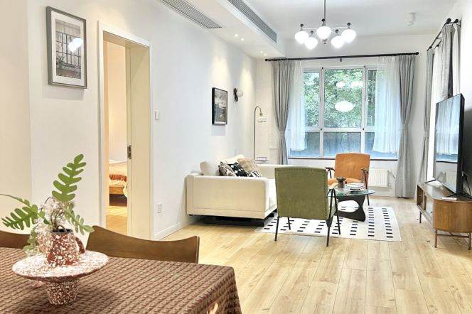 3BR Apartment near People's Square with Green View