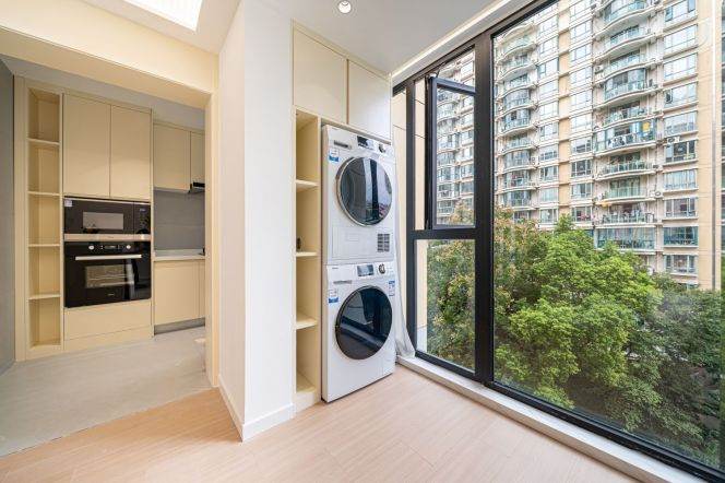 3BR Apartment near Zhongshan Park with Floor-to-Ceiling Windows (L2/L3/L4)