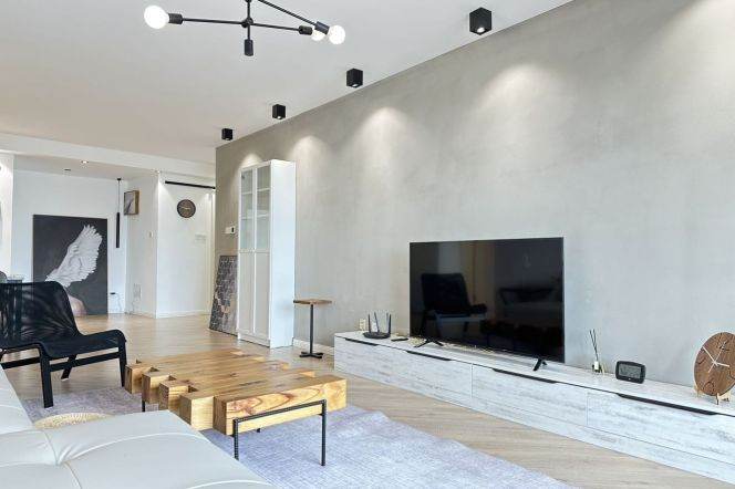 High-Floor 3BR Apartment near Zhongshan Park (L2/L3/L4)