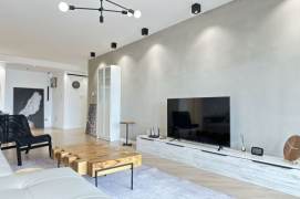 High-Floor 3BR Apartment near Zhongshan Park (L2/L3/L4)