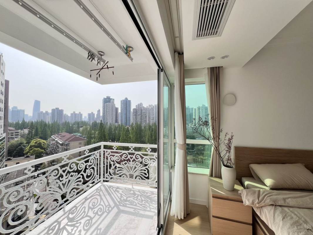 Housing image — Balcony