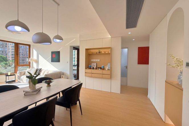 Spacious 2BR Apartment in Gubei (L10/L15)