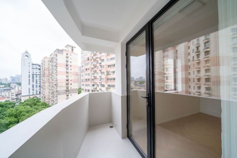 Housing image — Balcony
