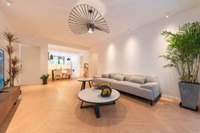 3BR Apartment near Jiangsu Rd Metro with Green View (L2/L11)