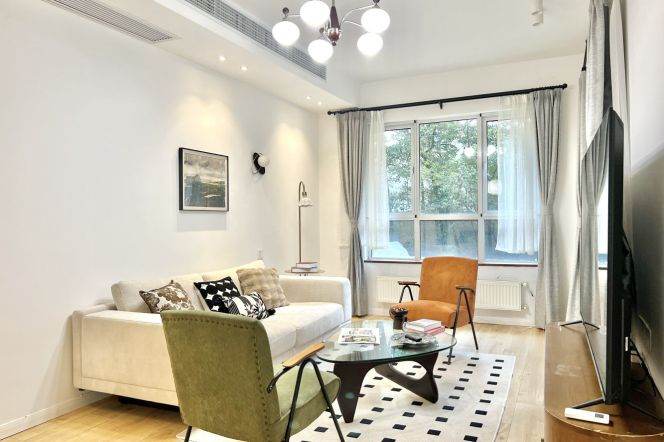 3BR Apartment near People's Square with Green View
