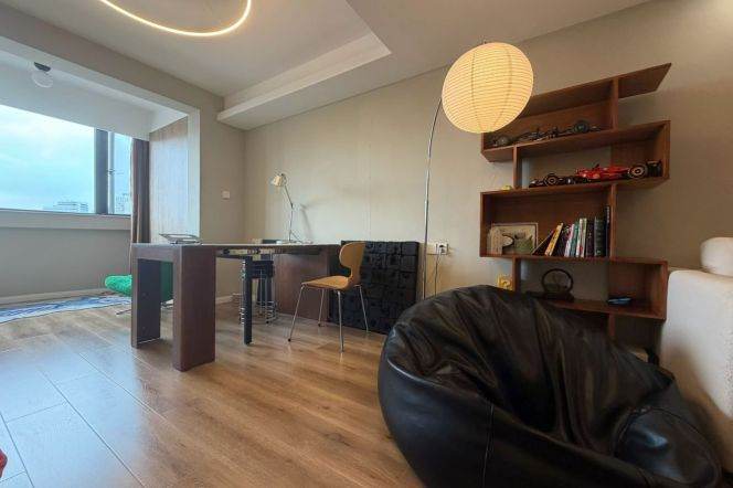 High-Floor Spacious 1BR Apartment near Jiangsu Rd Metro (L2/L11)