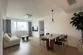 High-Floor 2BR Apartment near Jiangsu Rd Metro (L2/L11)