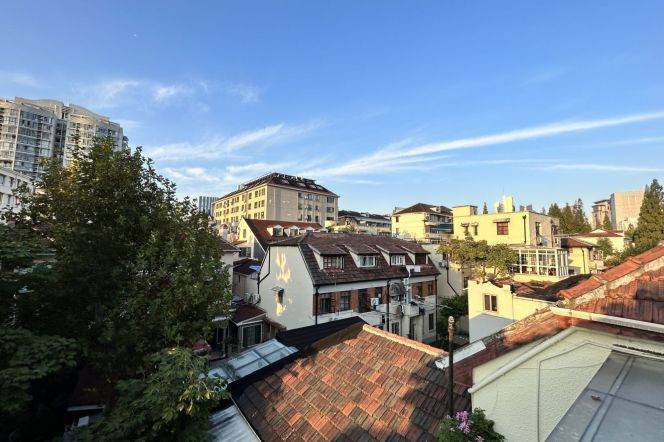1BR Lane House near Zhongshan Park with Green View