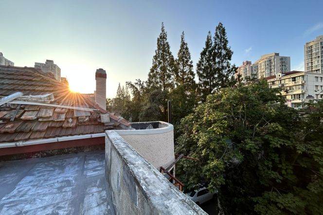 1BR Lane House near Zhongshan Park with Green View