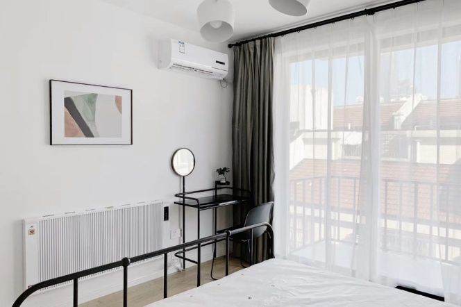 1BR Apartment in Jing'an (L7)