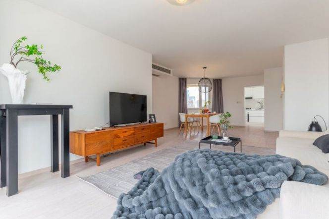 High-Floor 3BR Apartment at Joffre Garden (L1/L10/L12)