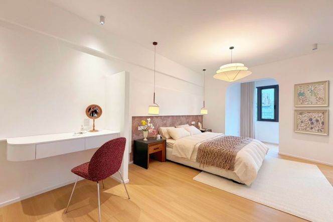 Spacious 2BR Apartment in Old Xuhui (L9/L12)